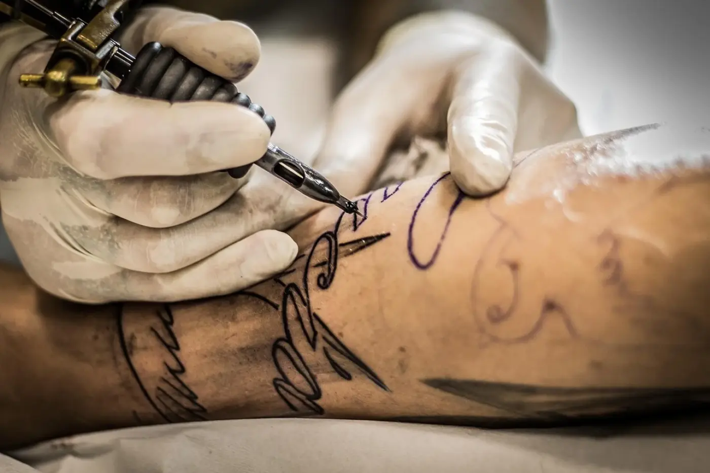 Douleur et tatouage : les zones les plus sensibles et comment s’y préparer ?